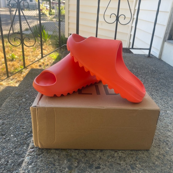 Offer Yeezy slide - Enflame Orange 🥇 - Picture 3 of 5